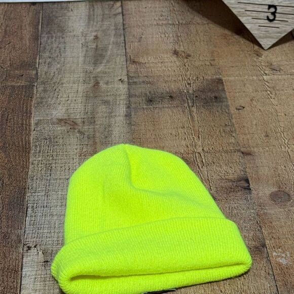 Carhartt Beanie Snow Cap Mens OSFA Neon Yellow Skull Knit Logo Workwear Winter - Picture 2 of 4